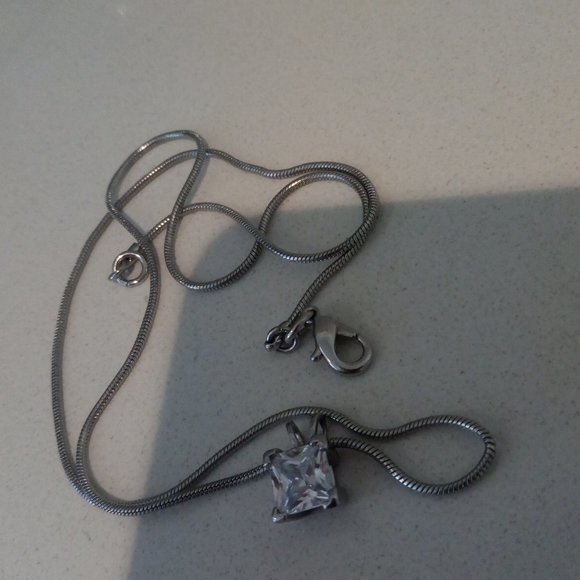 Stunning silver necklace & Crystal pendant - Picture 4 of 5